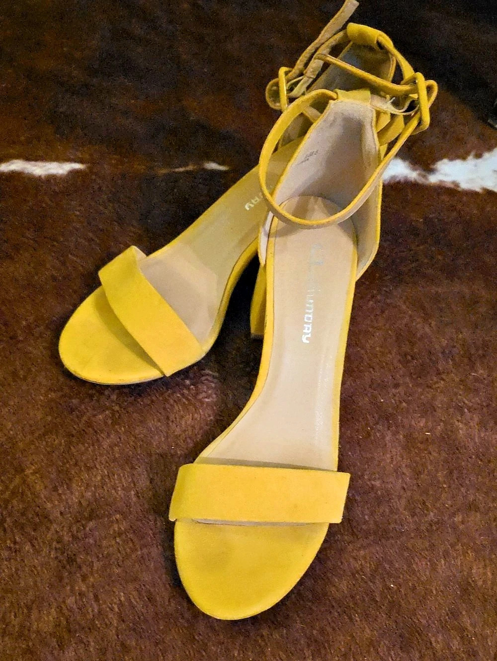 CL Laundry Yellow Ankle Strap Heels US 8